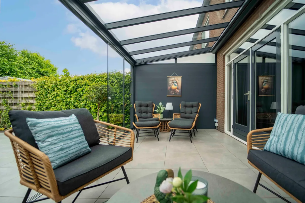 Zadaszenie Topstyle z markizami — taras na każdą porę roku