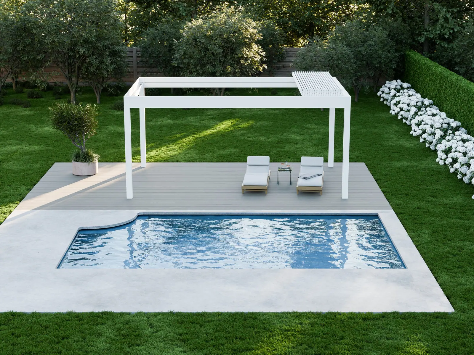 Biała Pergola Deluxe Plus z góry: rama na czterech słupkach nad tarasem z leżakami, lamele złożone w pakiet, obok basen